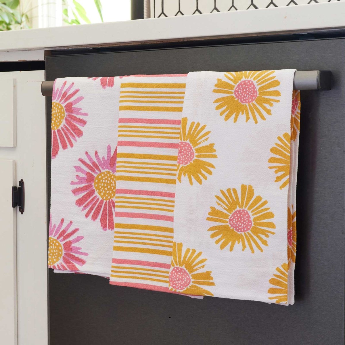 Daisies Kitchen Towel Set Of 3 Cotton Kitchen Towel - rockflowerpaper